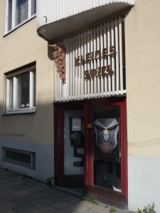 Foto: Eingang des Kleinen Spiels in der Arcisstraße, nach 2011